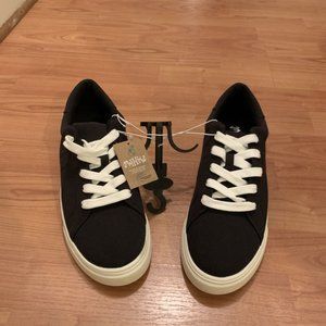 Mad Love Sia Apparel Women's Lace Up Canvas Shoes Sneakers Size 9 Black